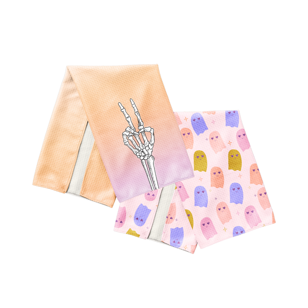 Spooky-Cute Halloween Tea Towel Set
Add a little haunt to your home with this wickedly fun tea towel set! Featuring one towel with a pastel skeleton hand throwing peace signs on a peachy ombré background, and a second towel with an adorable ghost gang in bubblegum tones—these towels are anything but basic. Made from absorbent waffle-textured fabric, they’re perfect for drying dishes, spooky clean-ups, or just looking boo-tiful in your kitchen. A fang-tastic blend of function and festive charm!