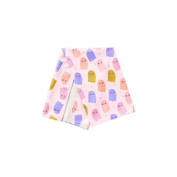 Pastel Ghosts Tea Towel
Meet your new favorite kitchen sidekick! This super-soft, waffle-textured tea towel features a charming pattern of pastel-colored ghosts—each one friendlier than the last. With dreamy pinks, purples, peaches, and mustard yellows sprinkled with tiny stars, it’s a whimsical way to add some Halloween cheer to your kitchen all year round. Perfect for drying dishes, hands, or just adding a ghostly grin to your counter space.